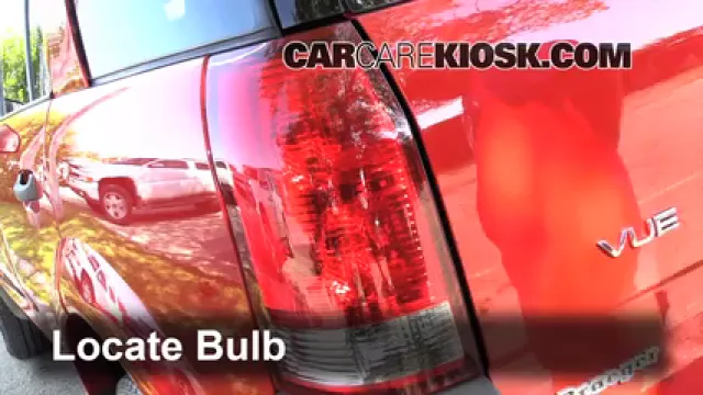 2005 Saturn Vue 2.2L 4 Cyl. Éclairage Feu clignotant arrière (remplacer l'ampoule)